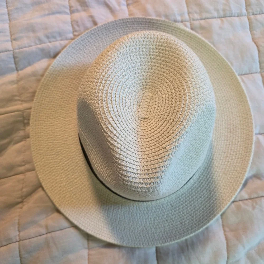 Unbranded this charming